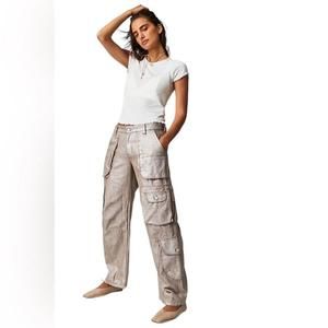 FREE PEOPLE

We The Free - Lap Of Luxury Barrel Cargo Jeans Sz 26.